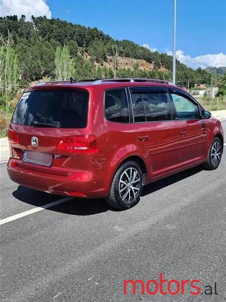 2012' Volkswagen Touran photo #6