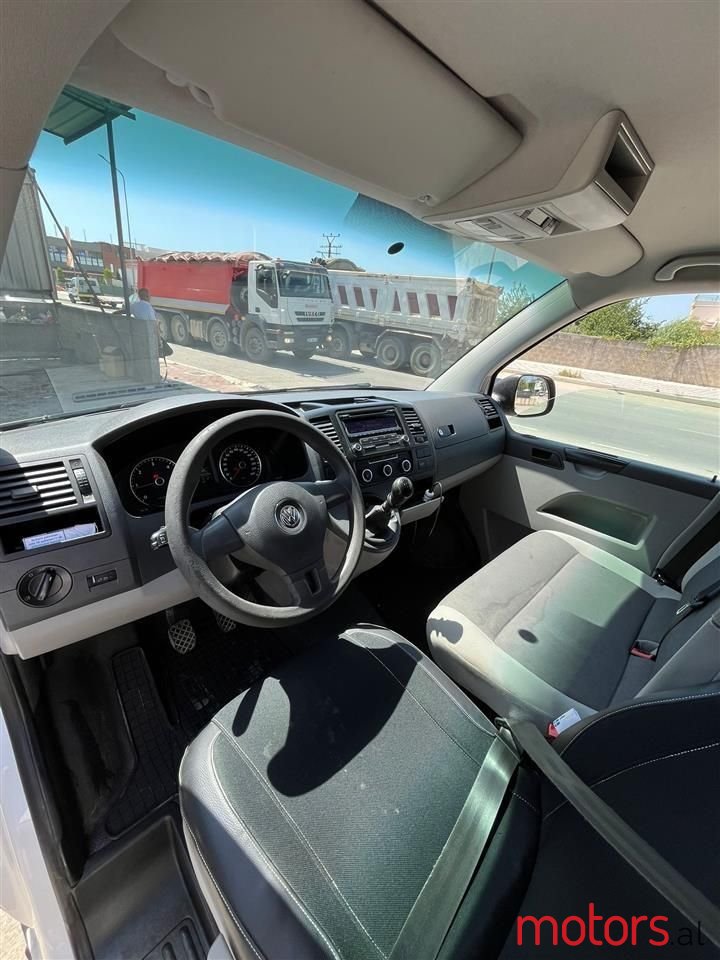 2014' Volkswagen T5 Kombi photo #2