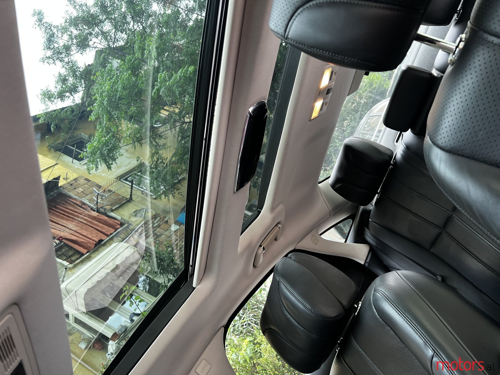 2013' Jaguar XJ photo #6