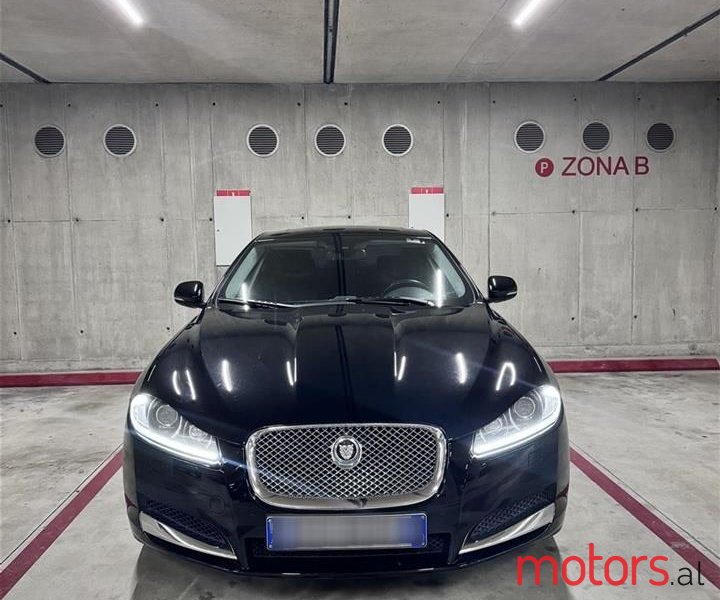 2013' Jaguar XF photo #3