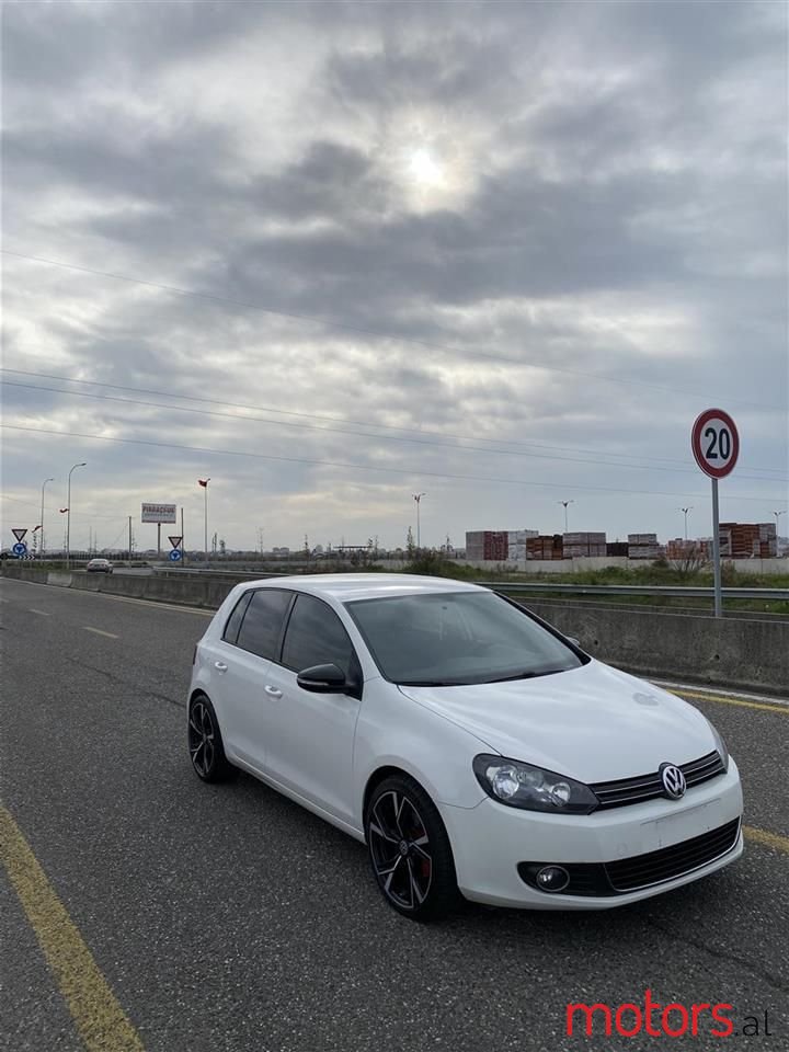 2010' Volkswagen Golf photo #2