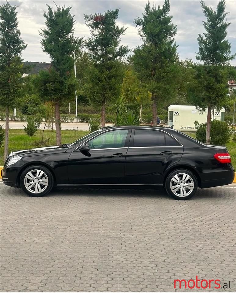 2013' Mercedes-Benz E 220 photo #3