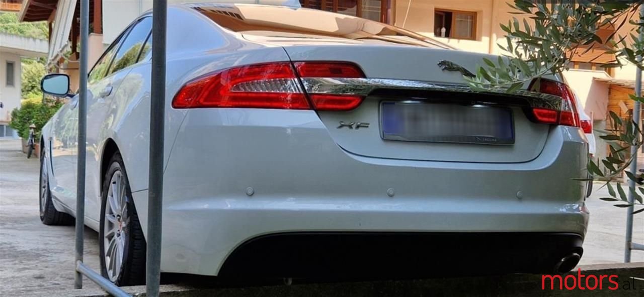 2014' Jaguar XF photo #2