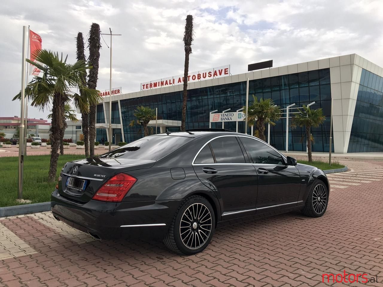 2011' Mercedes-Benz SL 350 photo #2