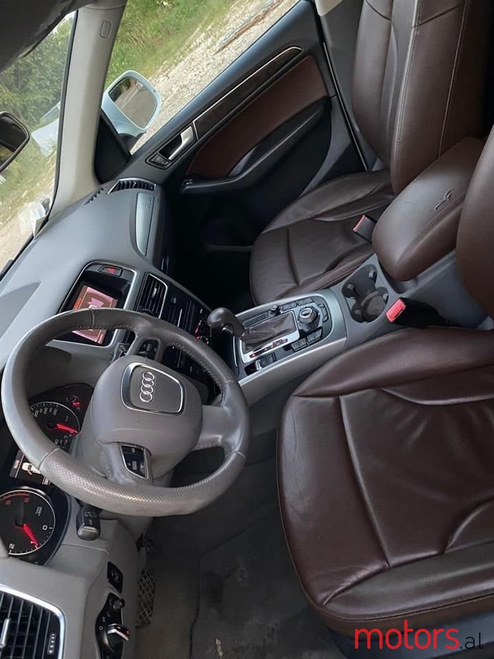 2010' Audi Q5 photo #5