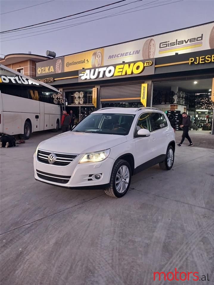 2010' Volkswagen Tiguan photo #3