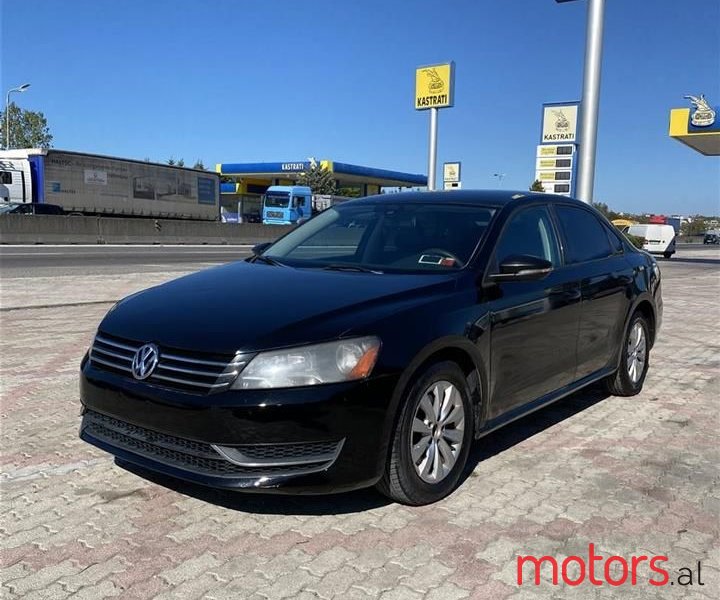 2012' Volkswagen Passat photo #2