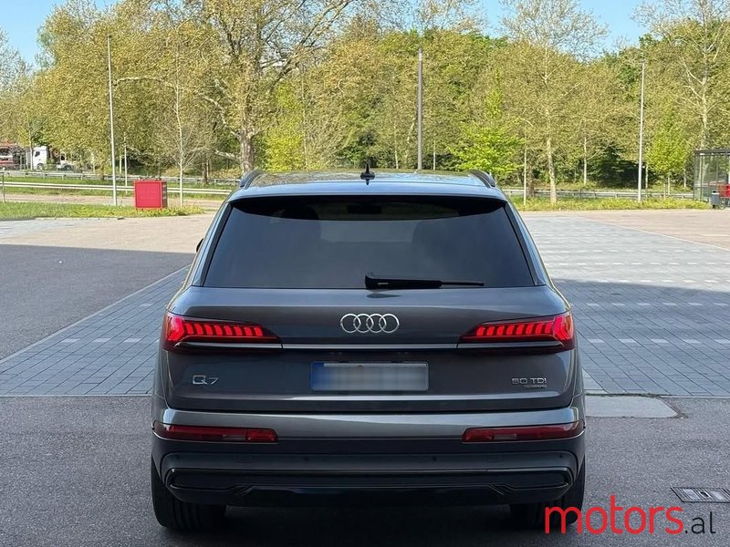 2020' Audi Q7 photo #6