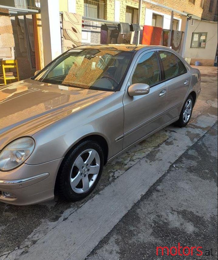 2004' Mercedes-Benz E 270 photo #1