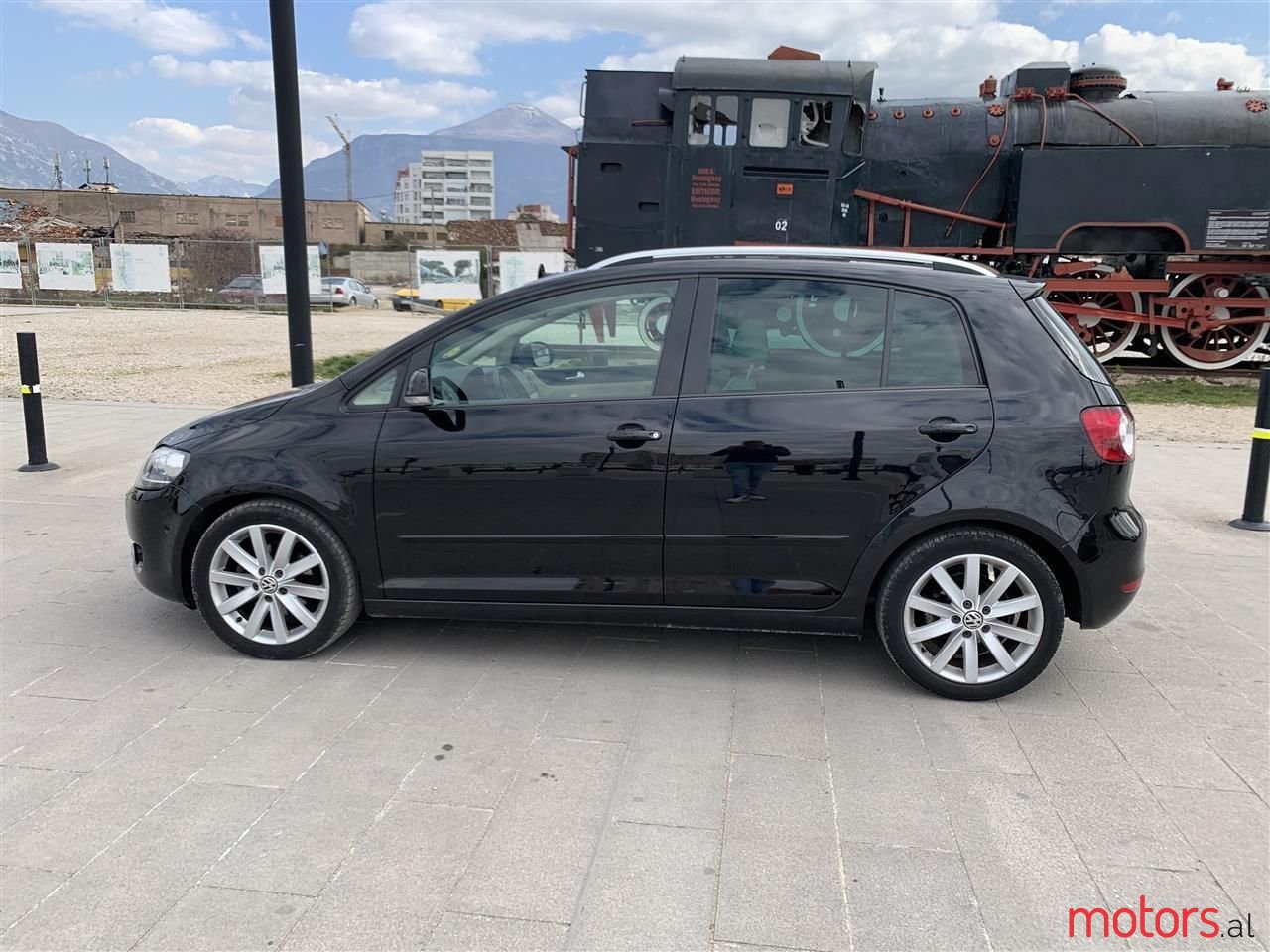 2010' Volkswagen Golf Plus photo #3