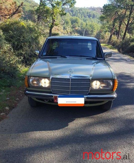 1983' Mercedes-Benz 240 photo #1