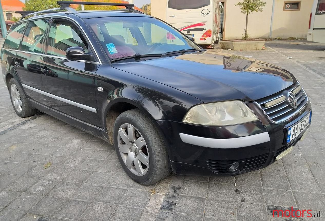 2002' Volkswagen Passat photo #1