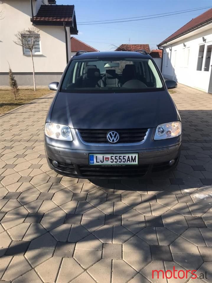 2005' Volkswagen Touran photo #6