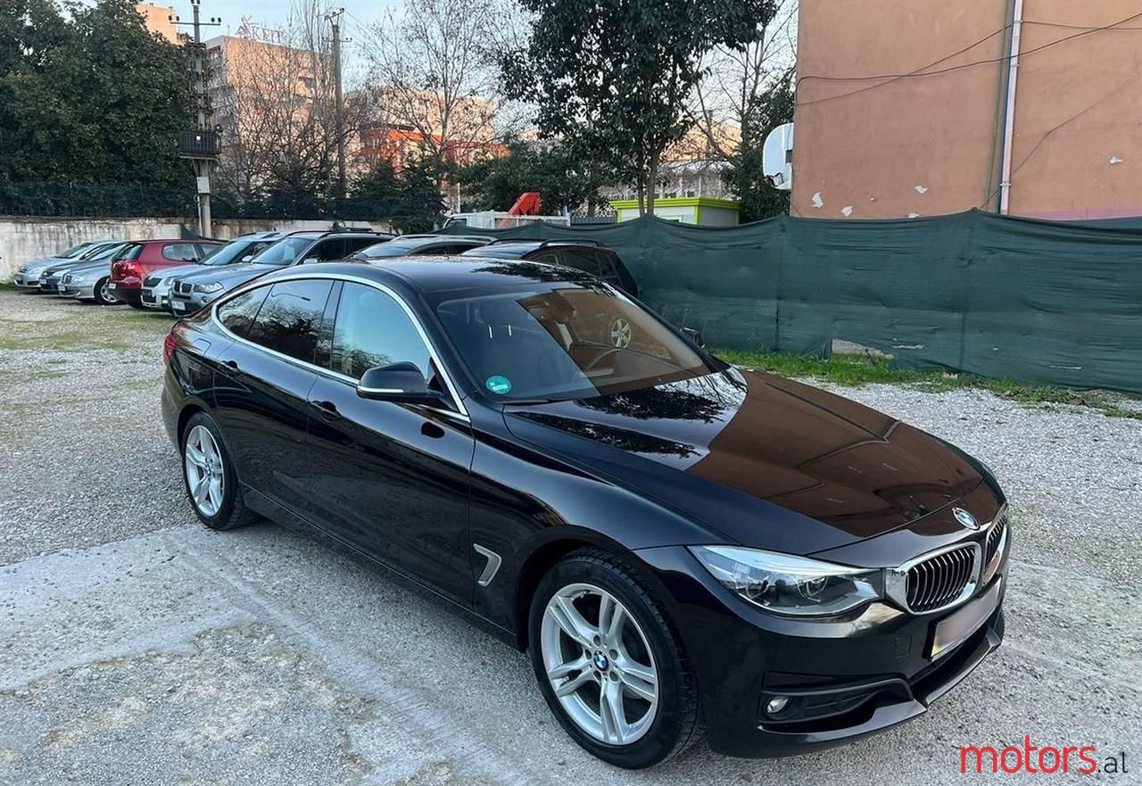 2017' BMW 320 photo #1