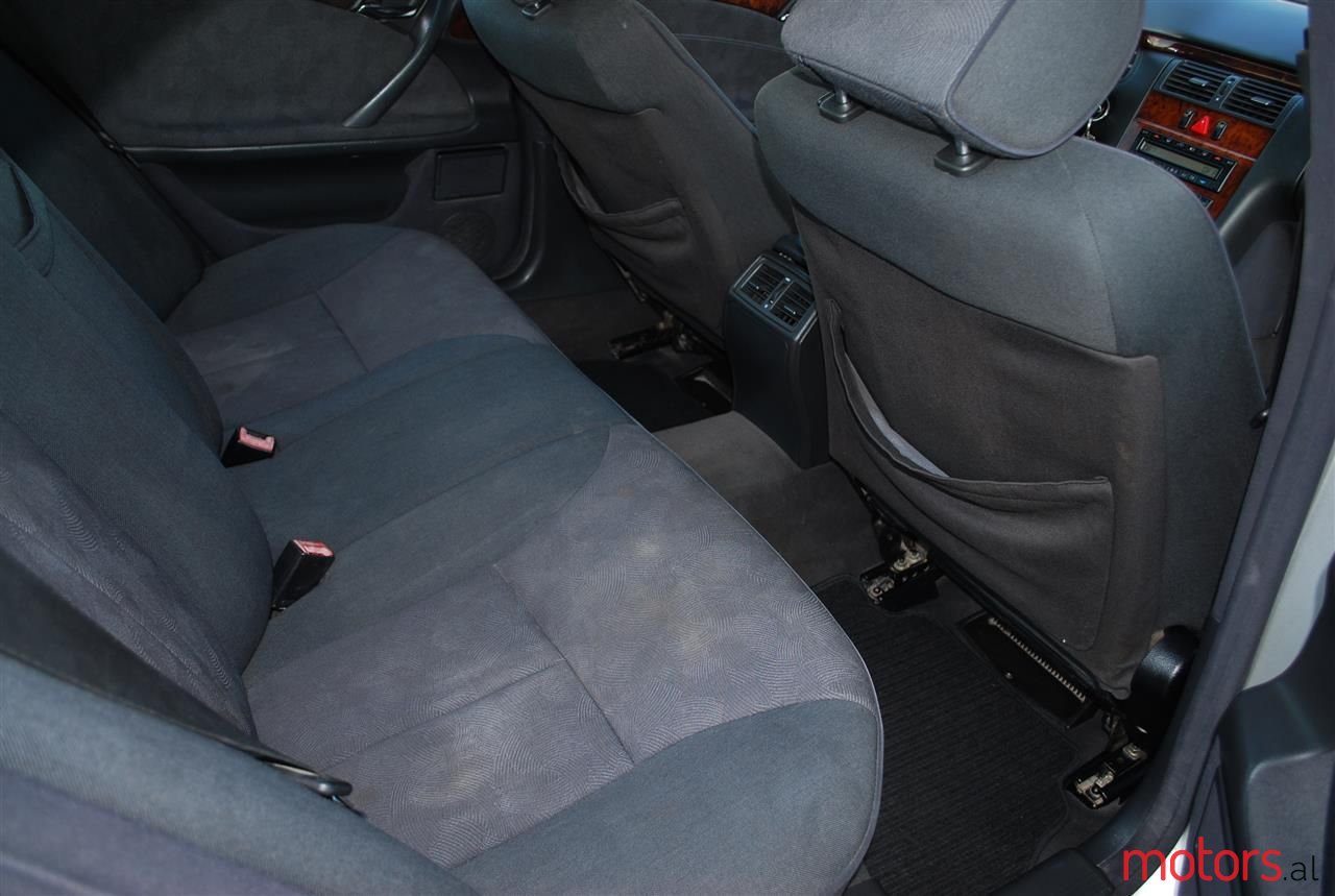 2001' Mercedes-Benz E 270 photo #6
