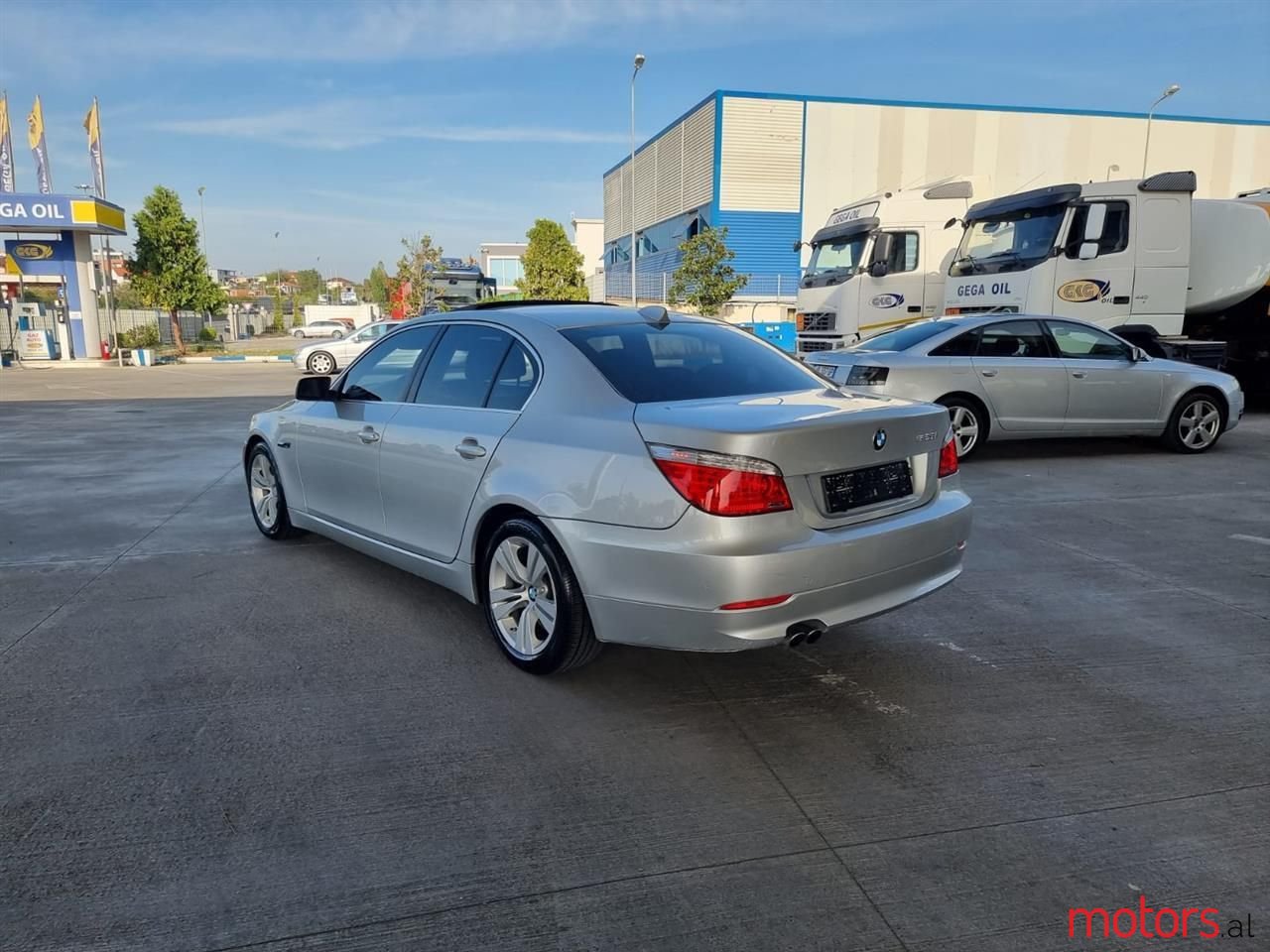 2010' BMW 528 photo #5