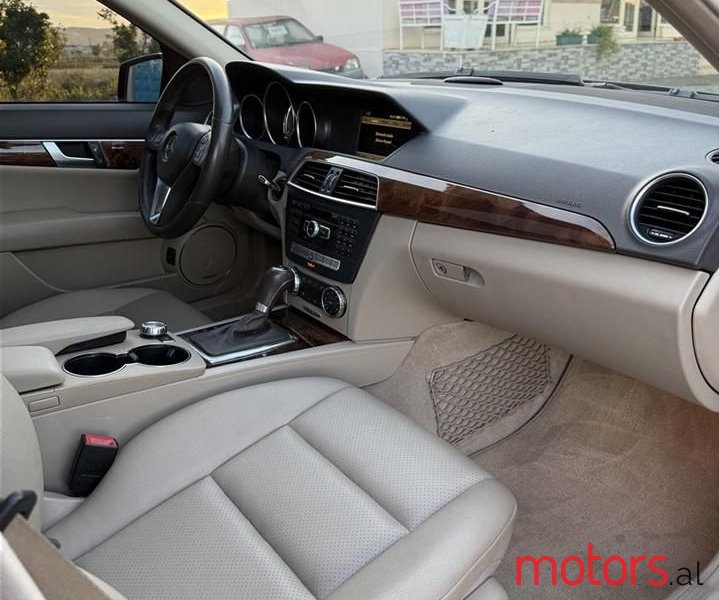2012' Mercedes-Benz C 300 photo #4