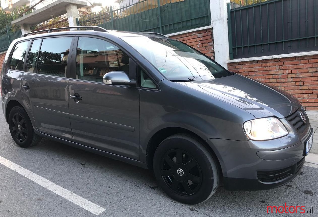 2005' Volkswagen Touran photo #1