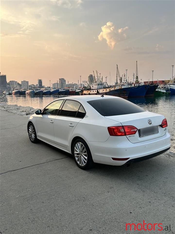 2012' Volkswagen Jetta photo #5