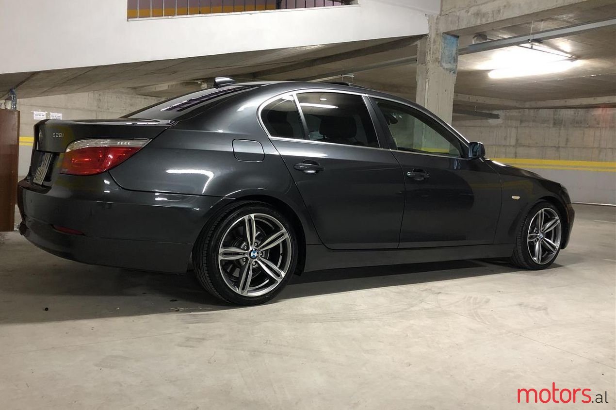 2009' BMW 528 photo #1