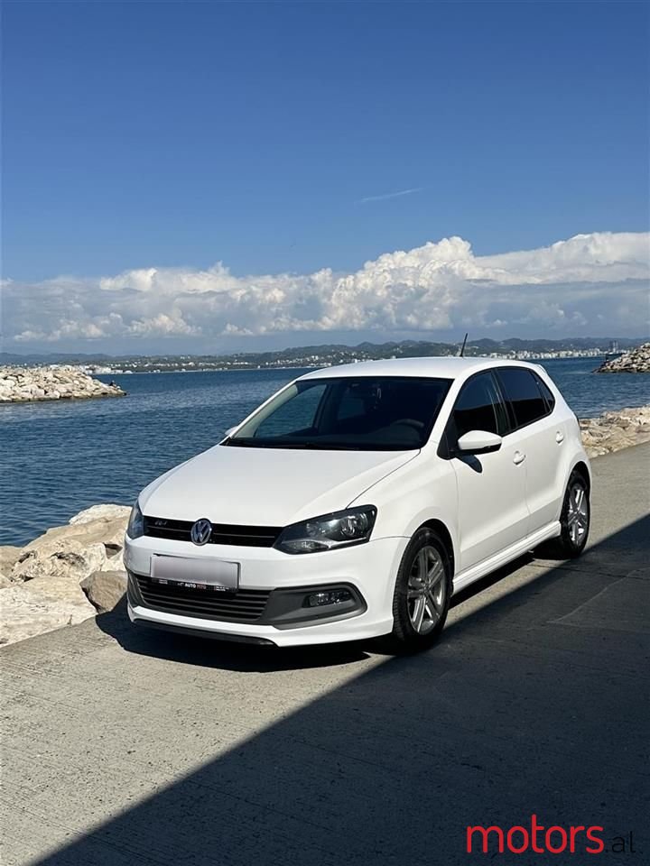 2013' Volkswagen Polo photo #1