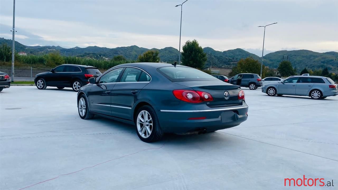 2011' Volkswagen photo #5