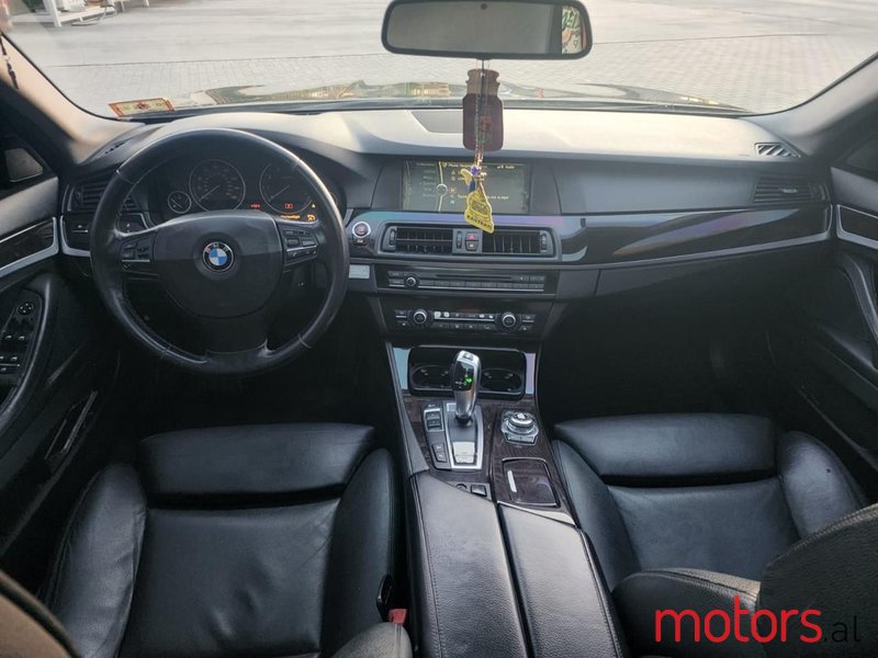 2012' BMW 530 photo #2