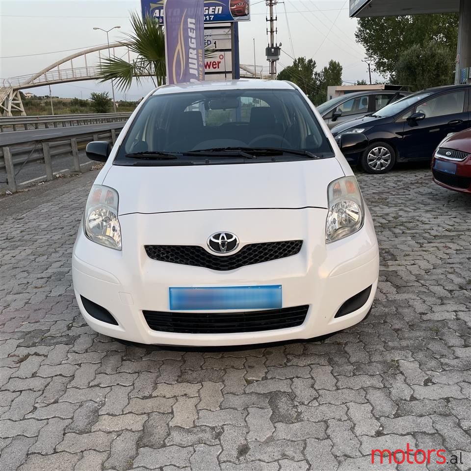 2009' Toyota Yaris photo #3