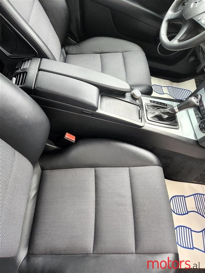 2008' Mercedes-Benz 220 photo #3