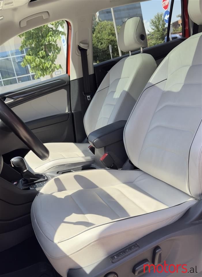 2018' Volkswagen Tiguan photo #6