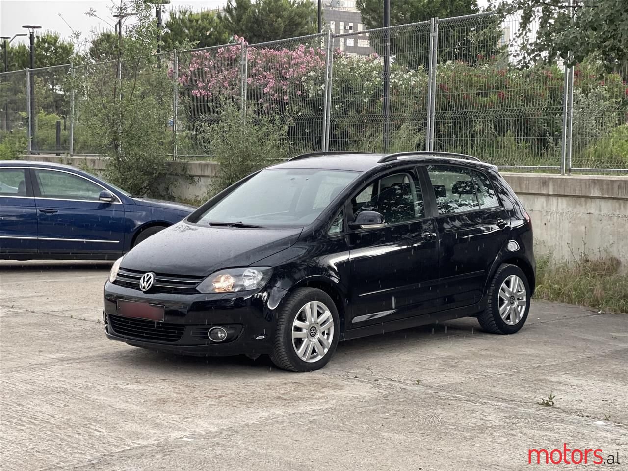 2010' Volkswagen Golf Plus photo #2