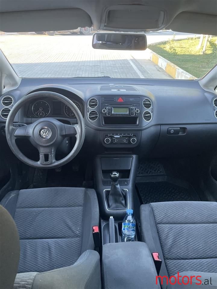 2010' Volkswagen Golf Plus photo #5