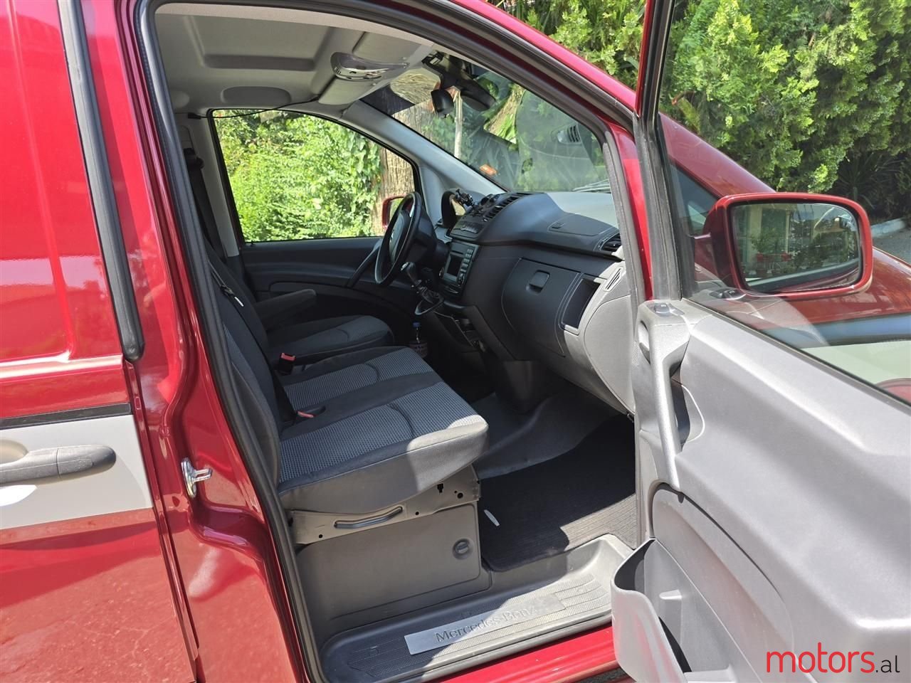 2011' Mercedes-Benz Vito photo #6