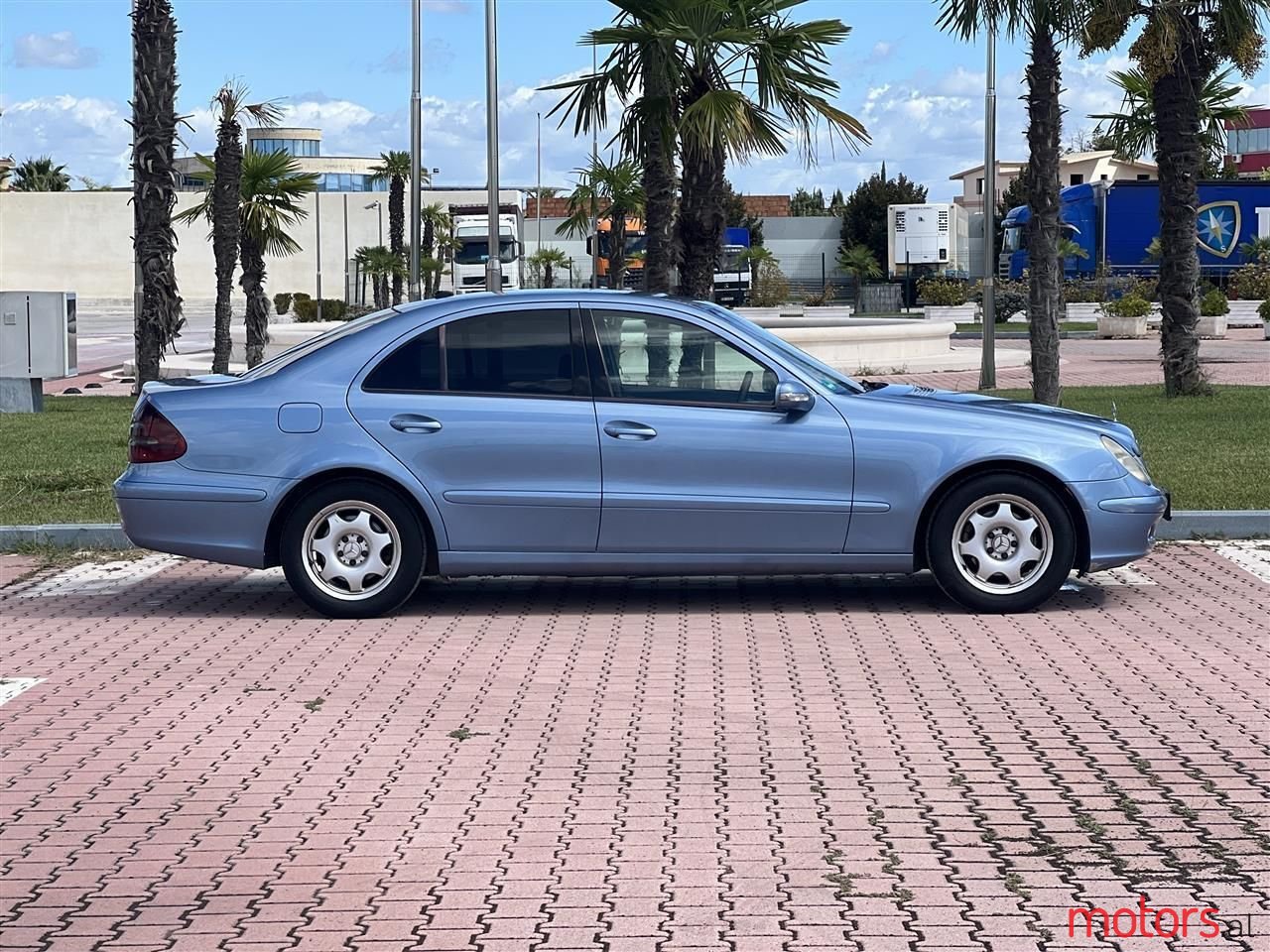 2005' Mercedes-Benz E 200 photo #2