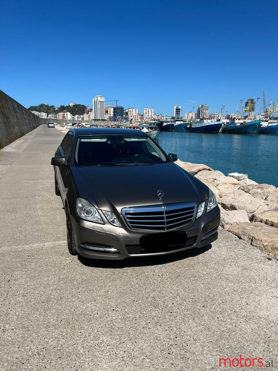 2011' Mercedes-Benz E 220 photo #4