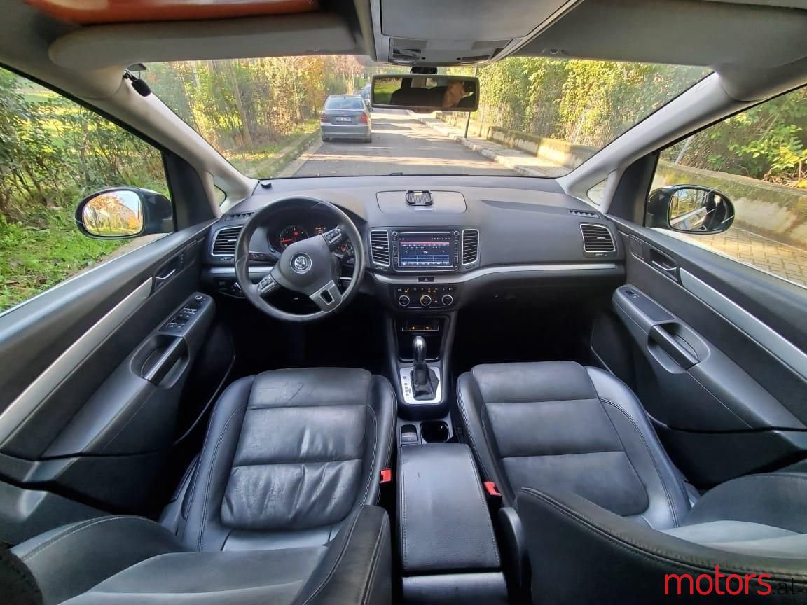 2014' Volkswagen Sharan photo #2