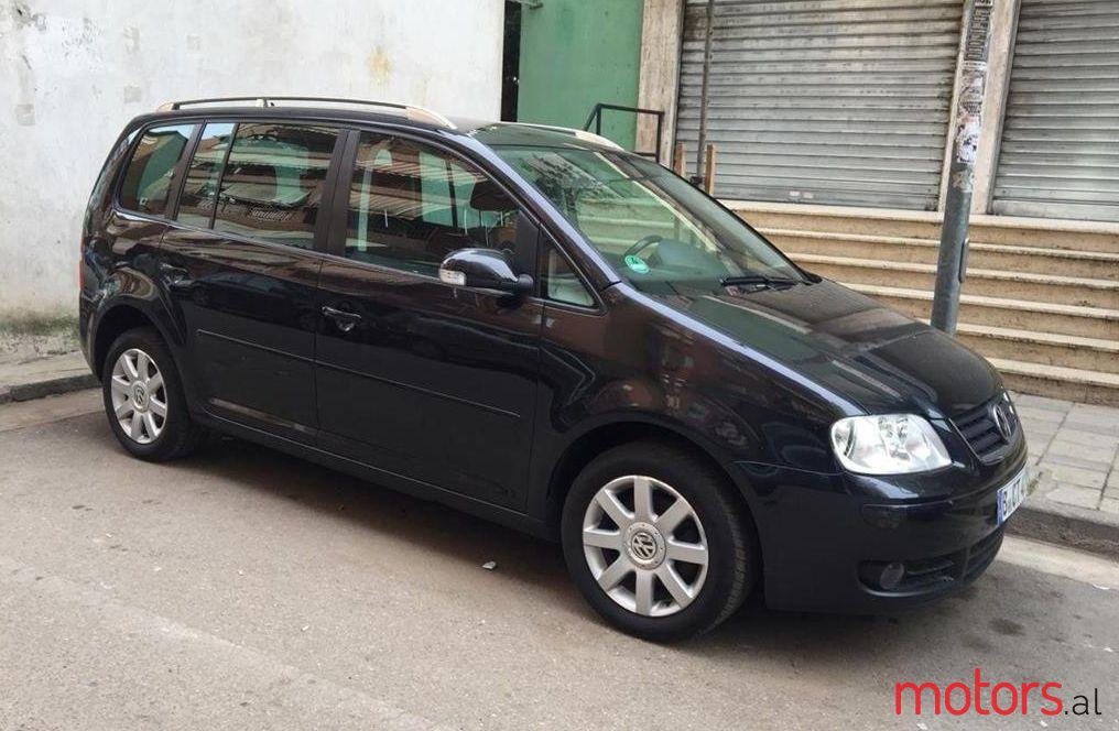 2009' Volkswagen Touran photo #1