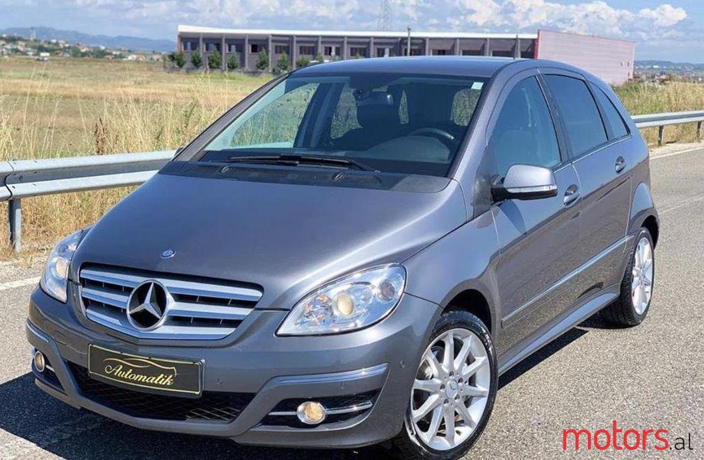 2011' Mercedes-Benz 200 photo #1