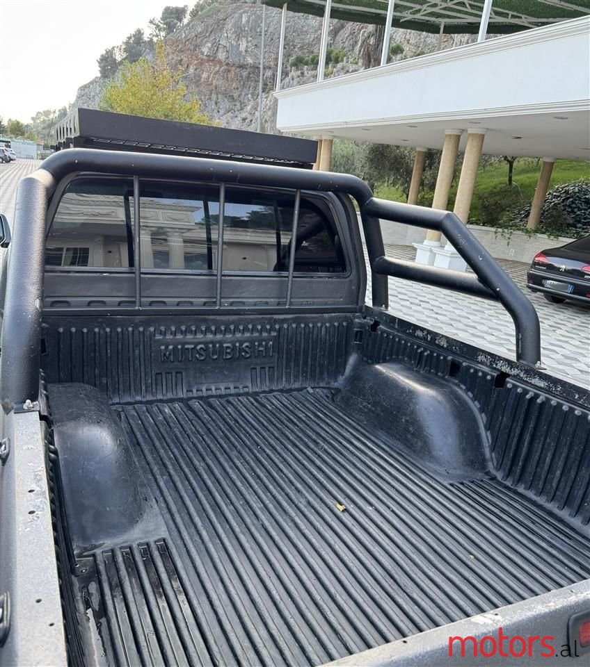 2000' Mitsubishi L200 photo #2