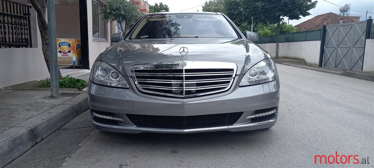 2011' Mercedes-Benz S 550 photo #1