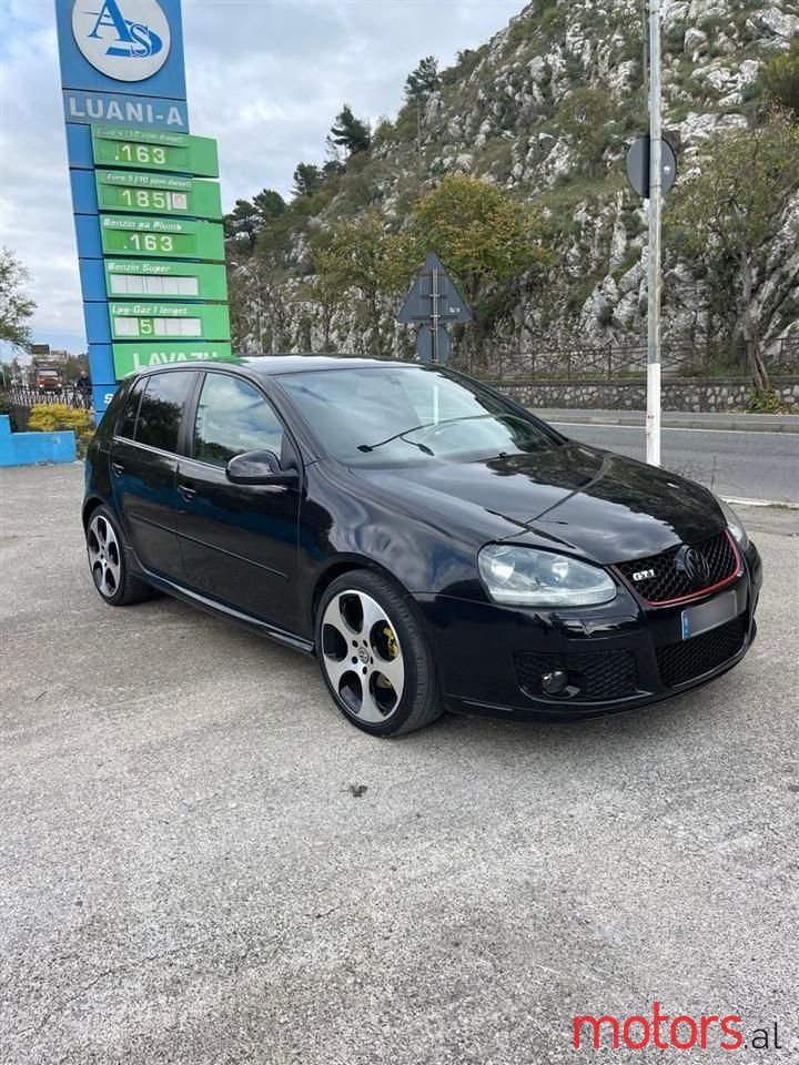 2004' Volkswagen Golf photo #2