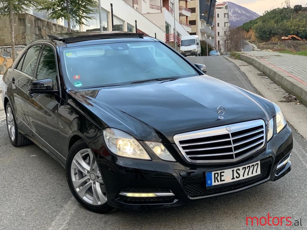 2011' Mercedes-Benz E 220 photo #1