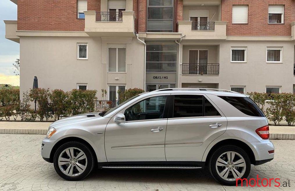 2011' Mercedes-Benz ML 350 photo #1