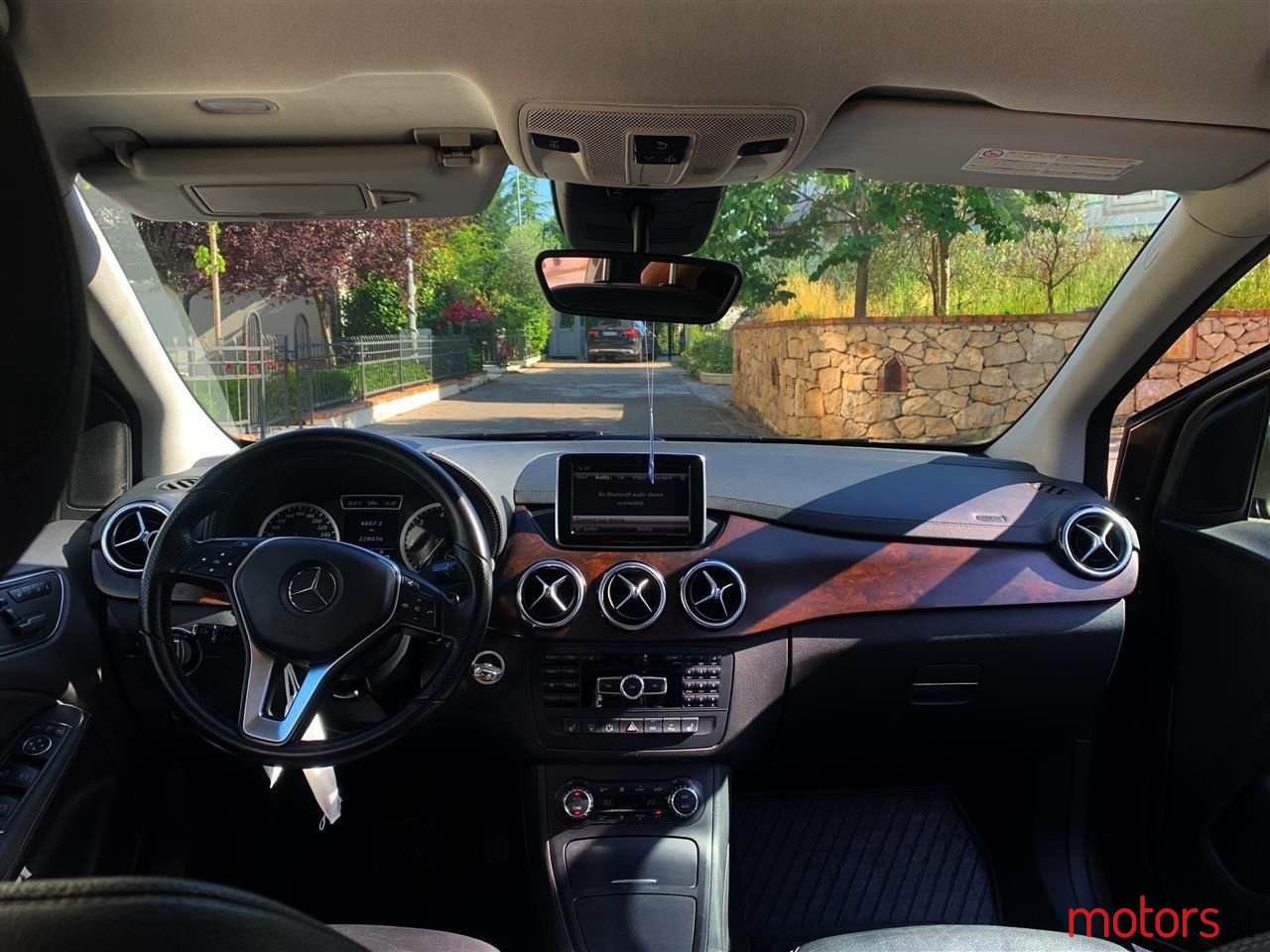 2013' Mercedes-Benz B 200 photo #3