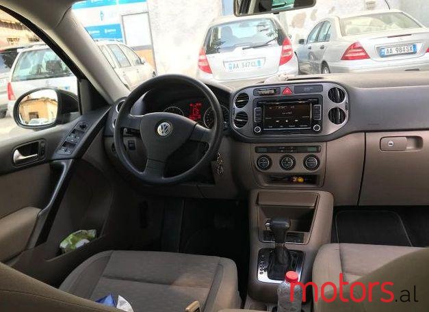 2009' Volkswagen Tiguan photo #1
