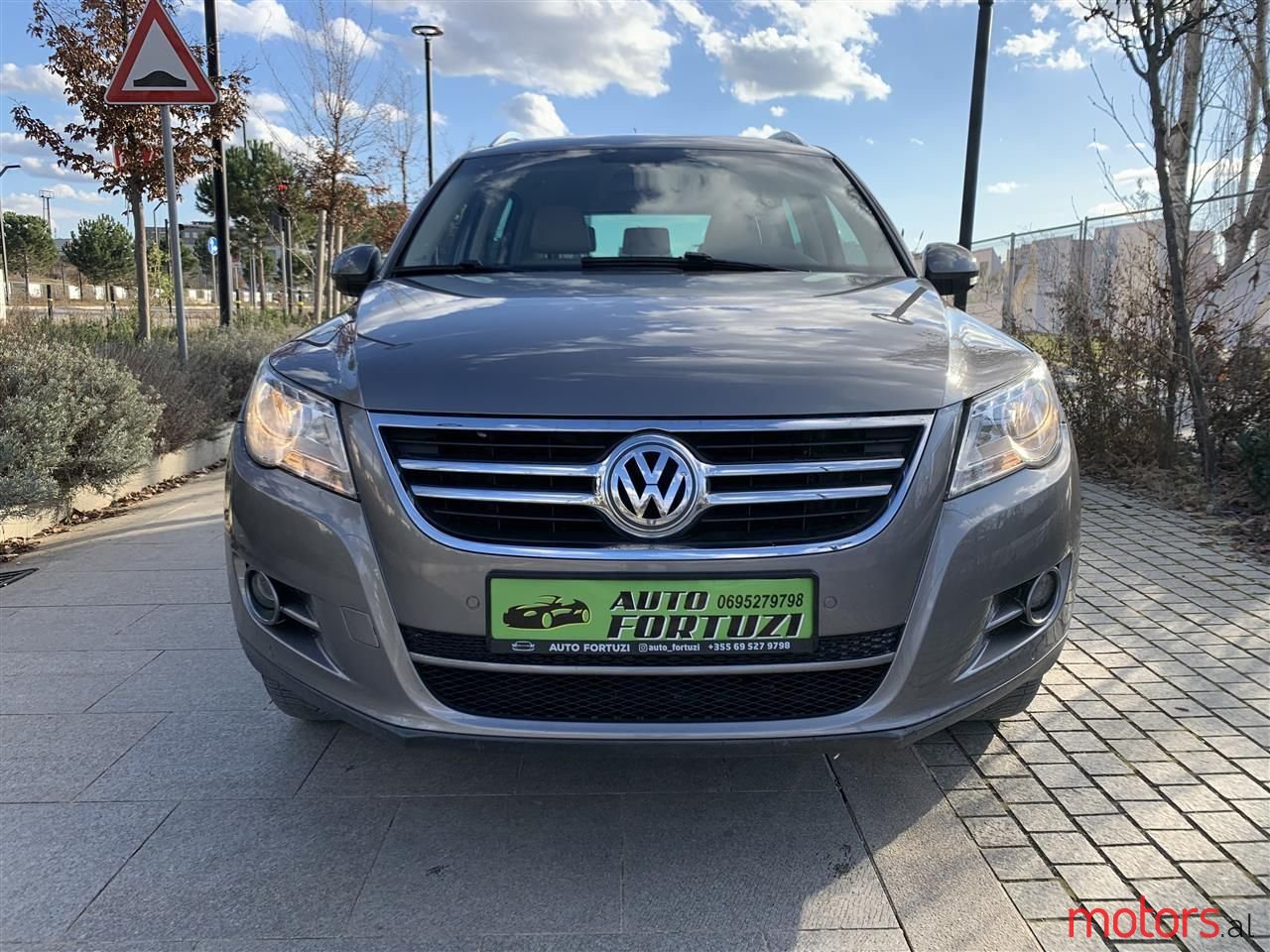 2010' Volkswagen Tiguan photo #1