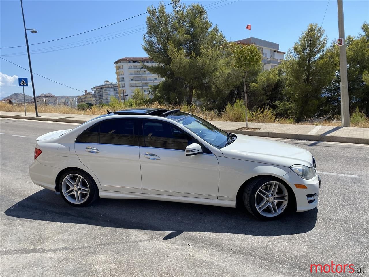 2012' Mercedes-Benz C 300 photo #1