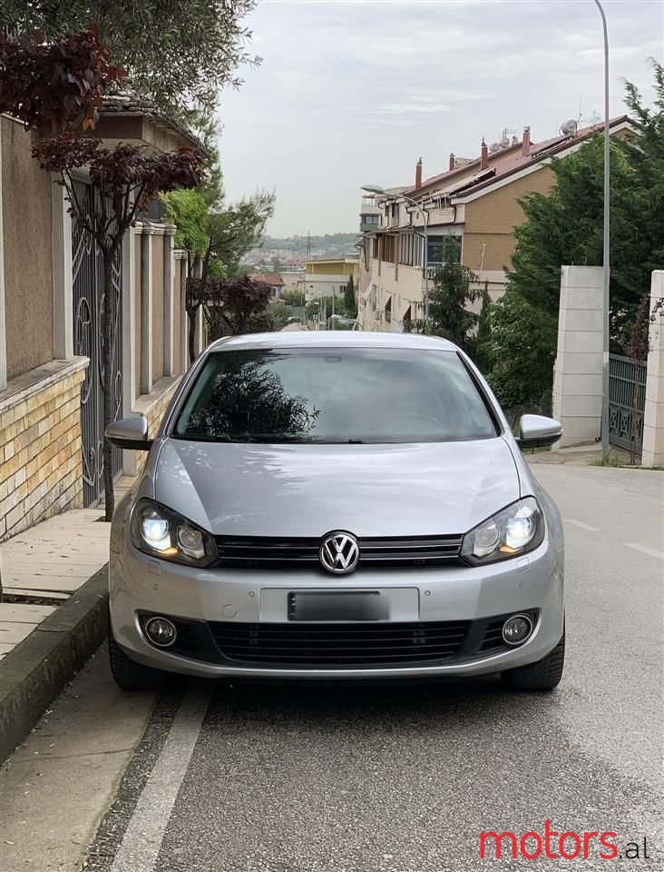 2010' Volkswagen Golf photo #2