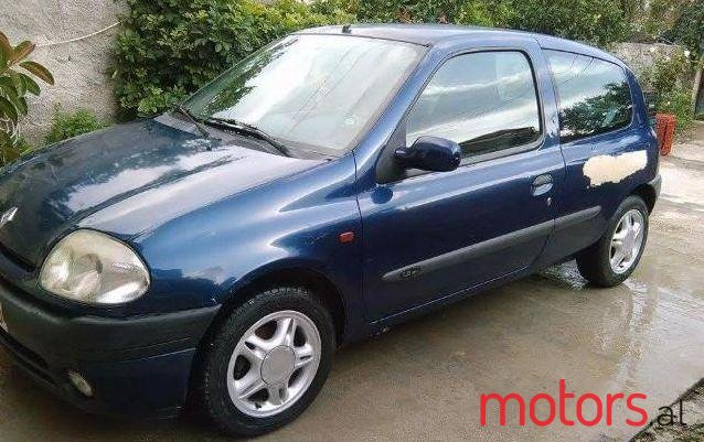 2001' Renault Clio photo #1