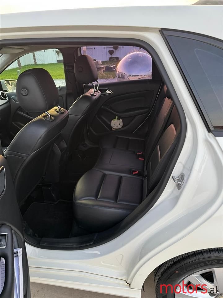 2012' Mercedes-Benz B 200 photo #5